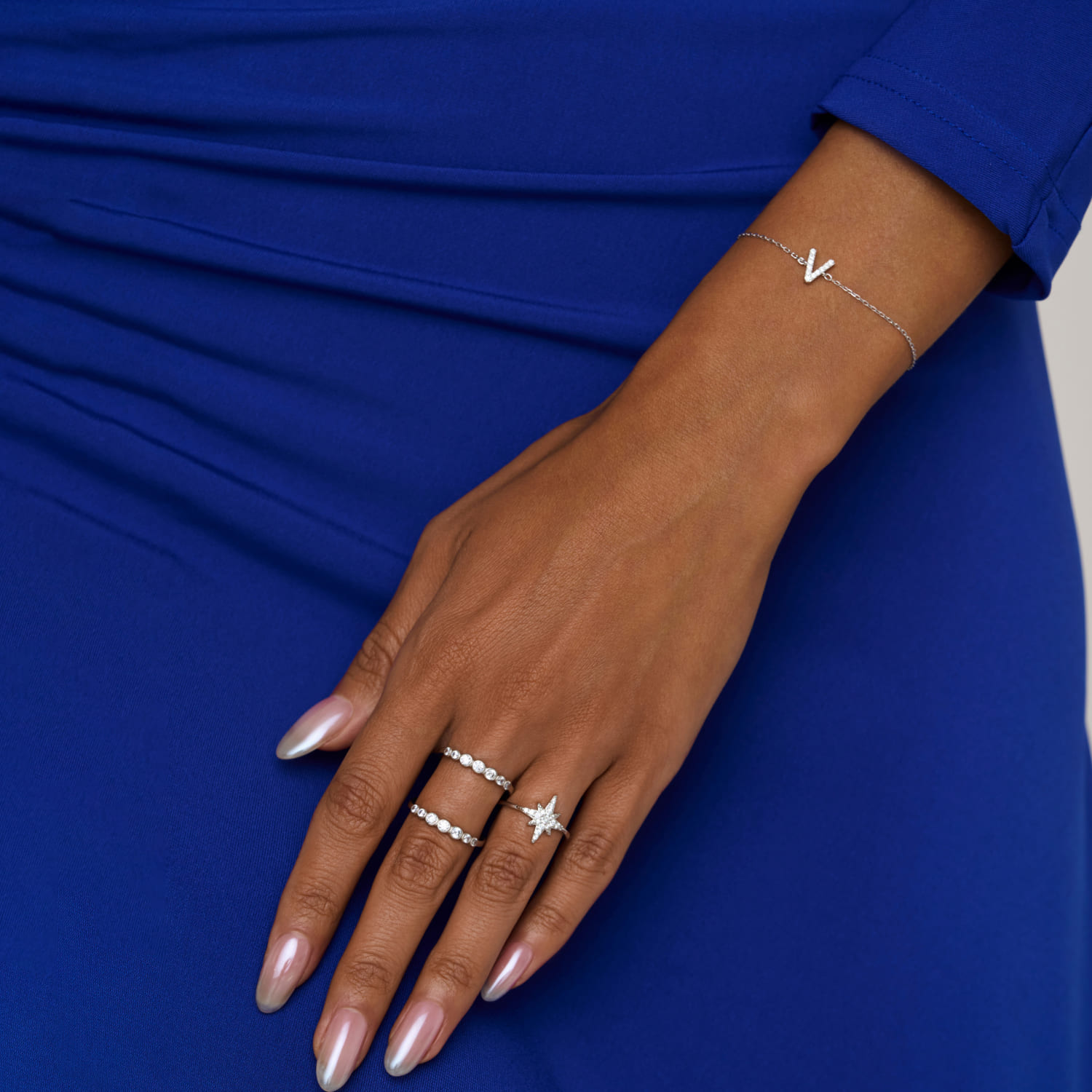 Браслет серебро 925 серебряный с буквой V ювелирный Браслет серебро 925 серебряный с буквой V ювелирный