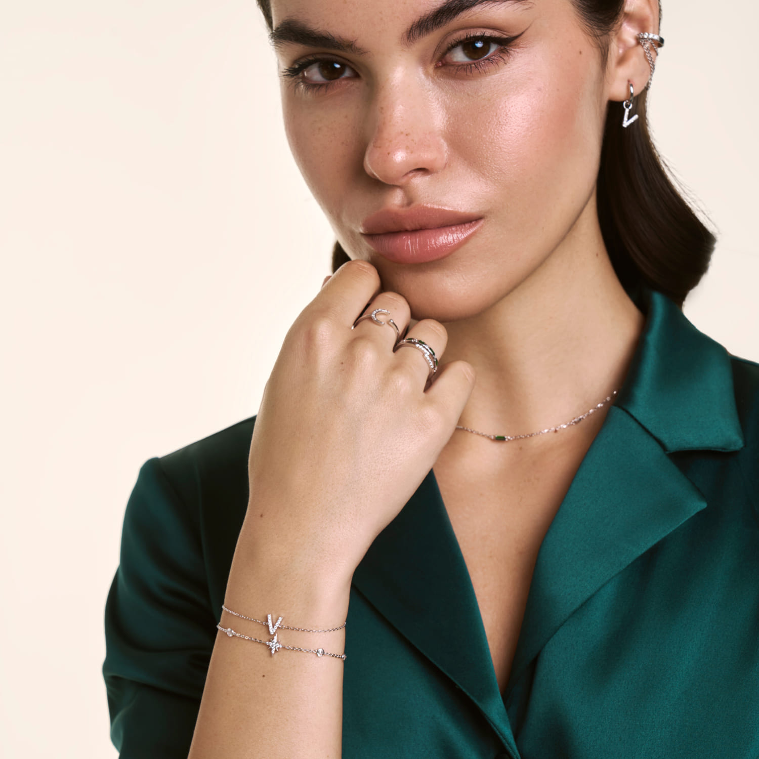 Браслет серебро 925 серебряный с буквой V ювелирный Браслет серебро 925 серебряный с буквой V ювелирный