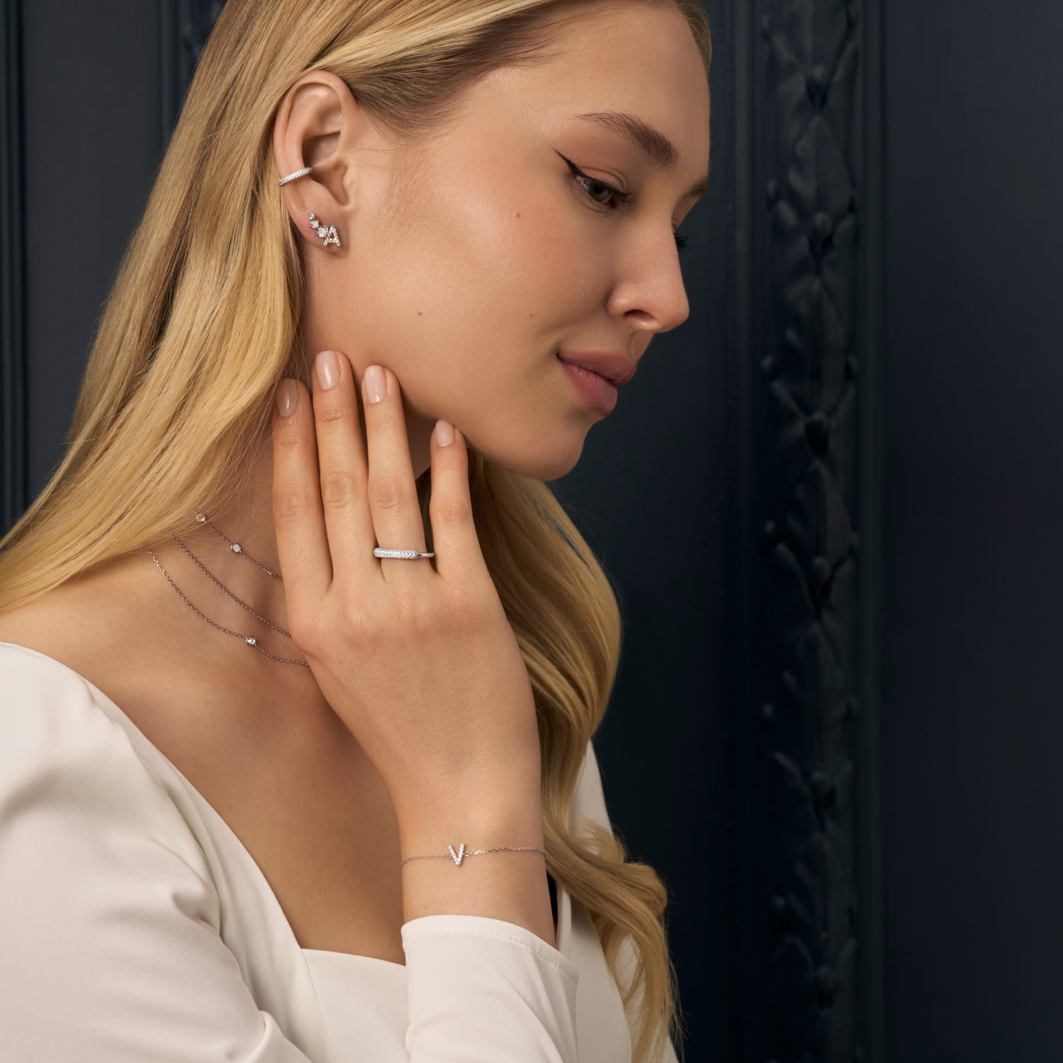 Браслет серебро 925 серебряный с буквой V ювелирный Браслет серебро 925 серебряный с буквой V ювелирный