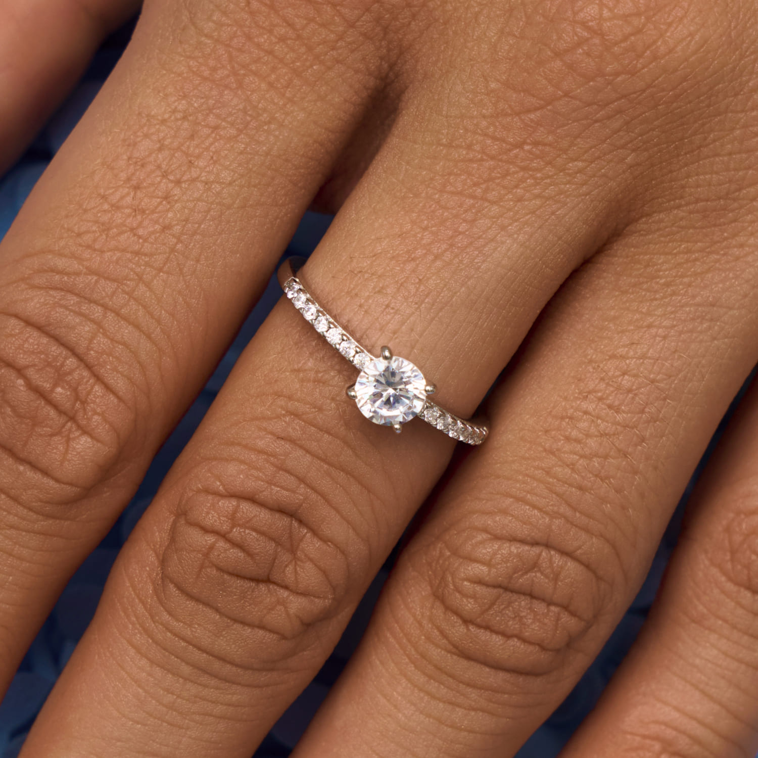 Кольцо серебро 925 дорожка с камнем ювелирное Кольцо серебро 925 дорожка с камнем ювелирное