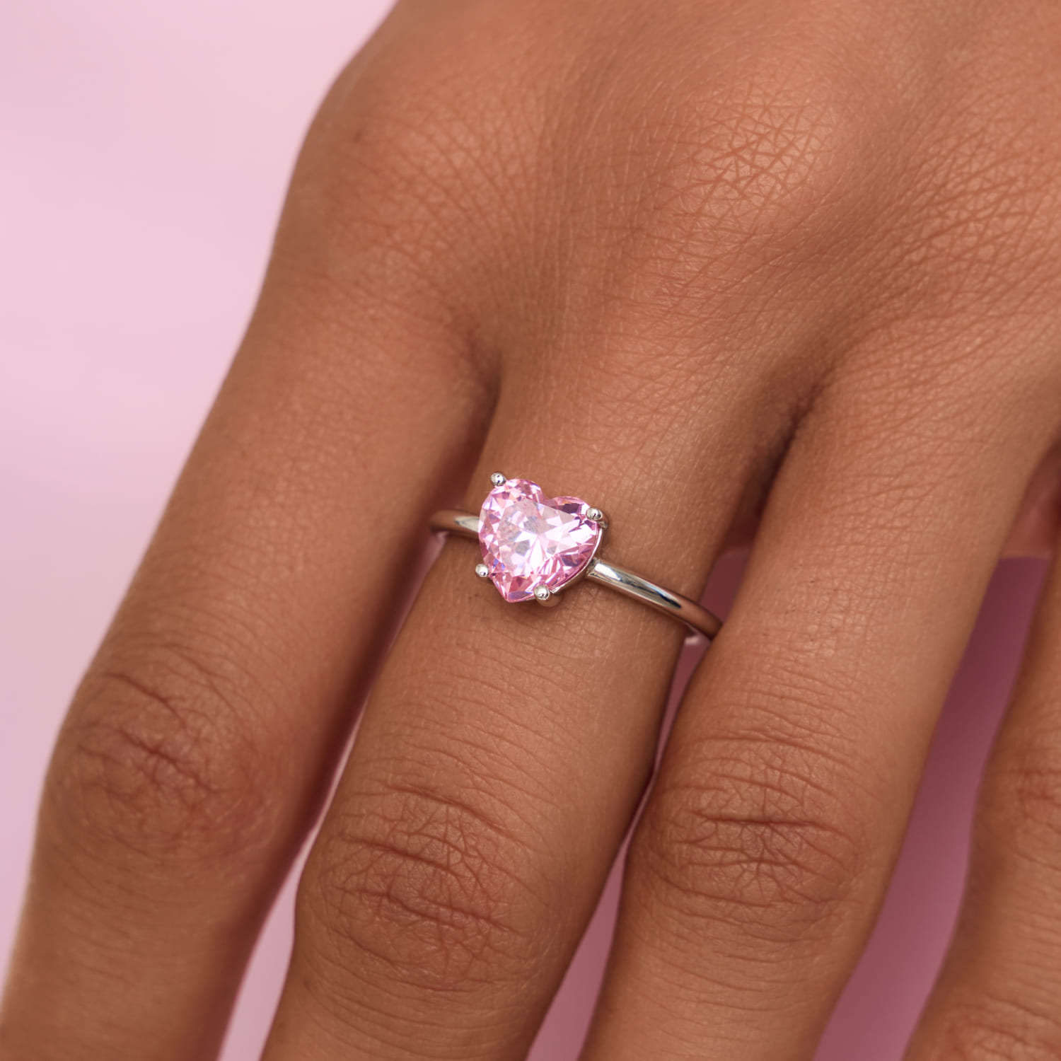 Серебряное кольцо Simone с розовым сердцем Серебряное кольцо Simone с розовым сердцем